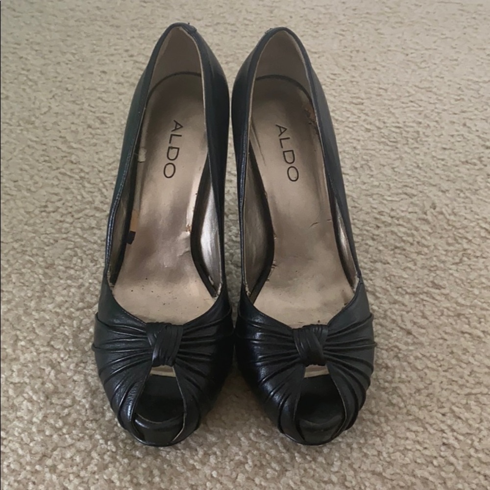 Aldo Leather peep toe pump